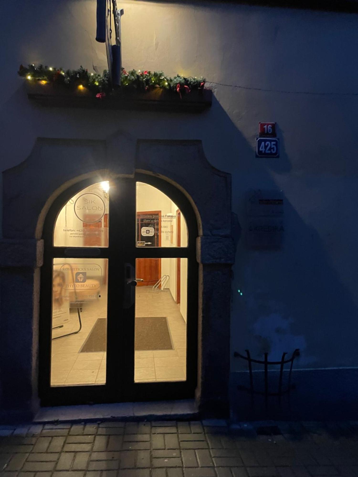 Charlie Cheb Exterior foto
